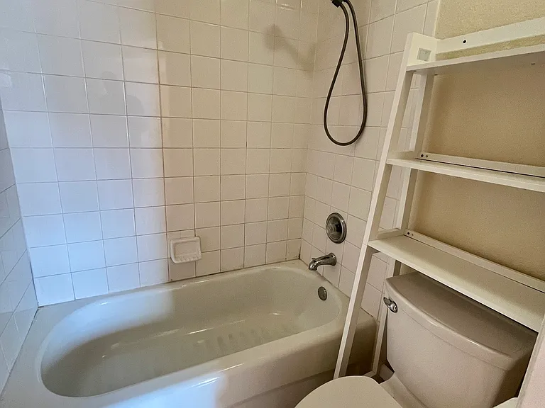 908 Laura St — Photo 12
