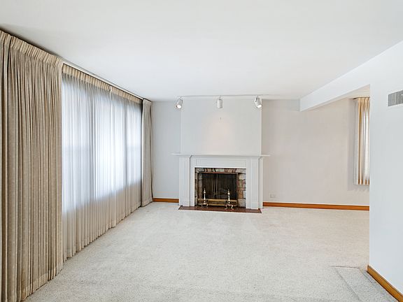 4th image of 2307 Stratford Ave