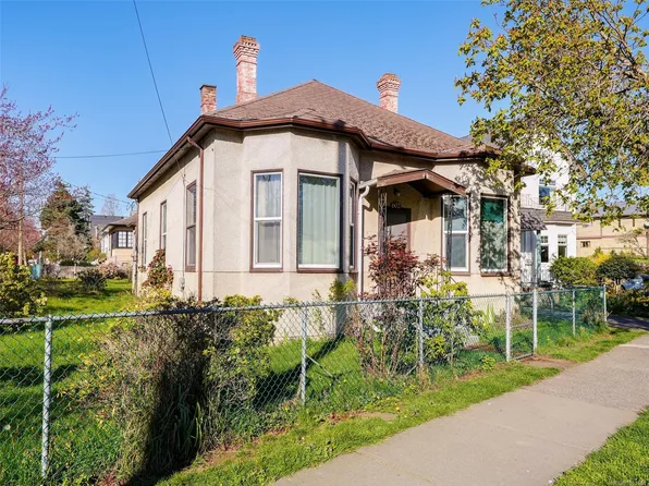 602 Craigflower Rd, Victoria, BC V9A 2W2