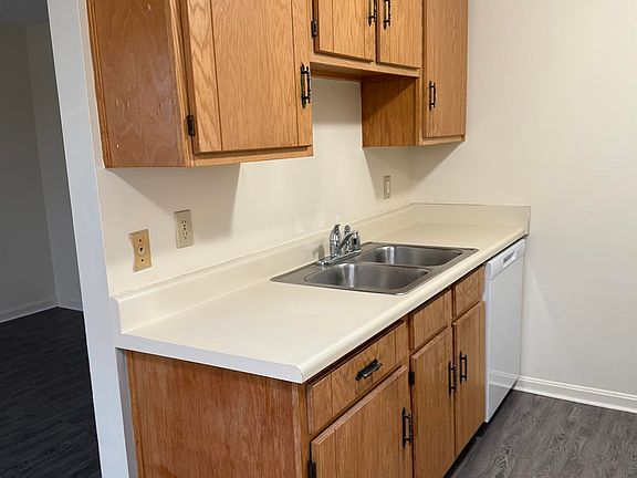 4th image of 1095 N Buckman St #B3