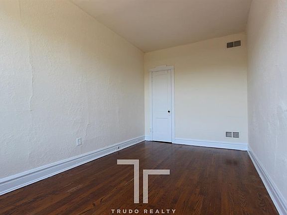 3rd image of 2638 N Milwaukee Ave