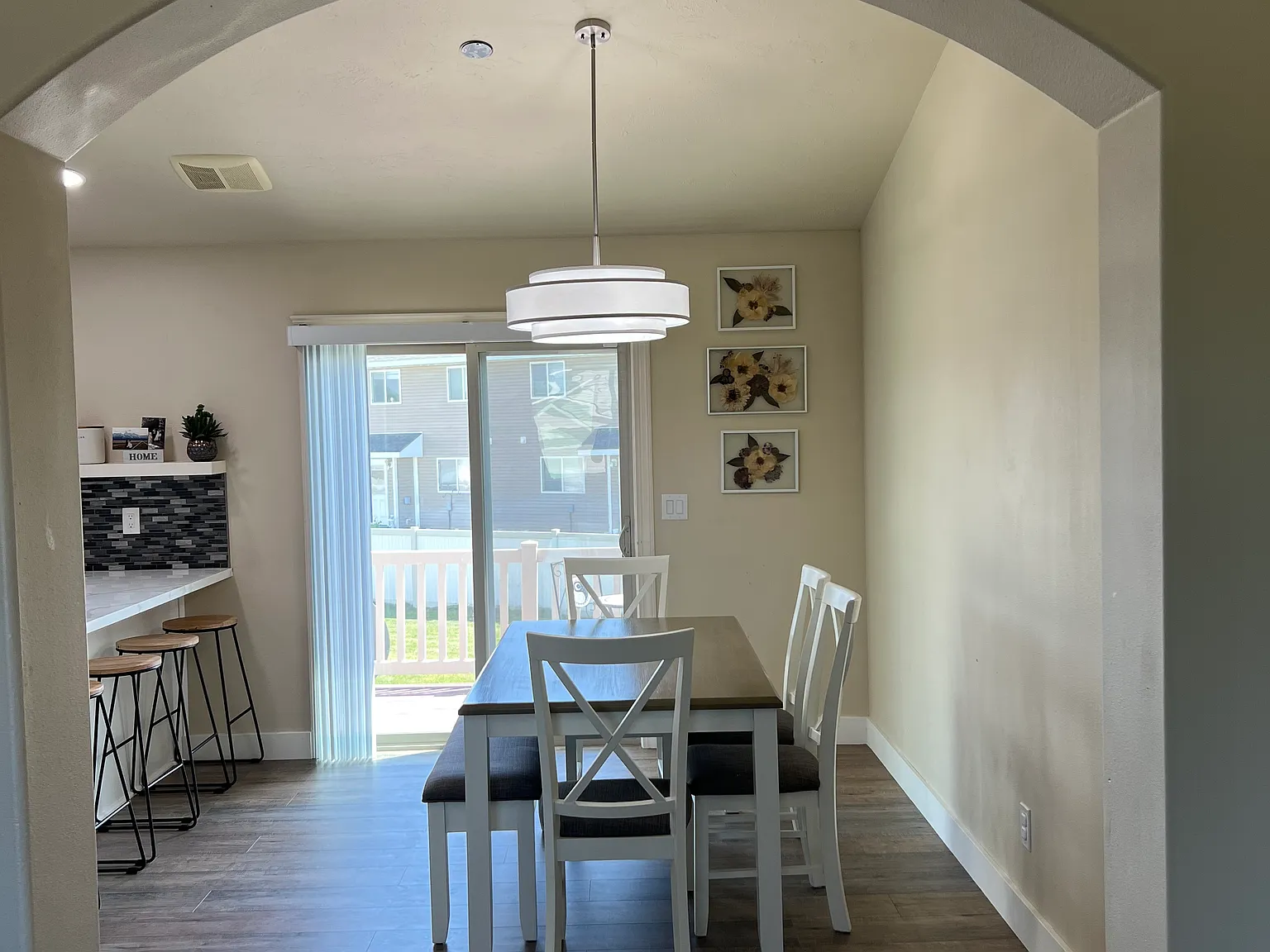 3 bed, 1686 sqft, $2,200 — Photo 3
