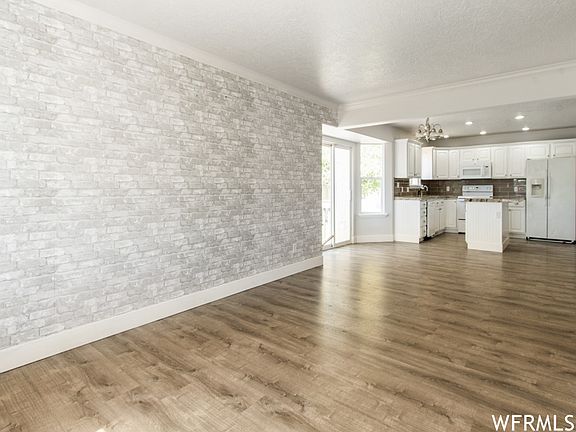 4th image of 502 W Tea Rose Ct N
