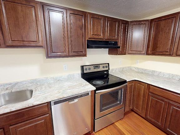 2) 49-W-Elm-Terrace-Unit-8-04102020_155514_04102020