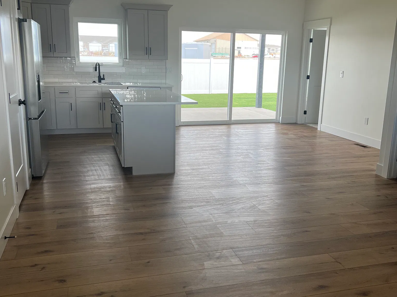 3 bed, 1358 sqft, $2,000 — Photo 2
