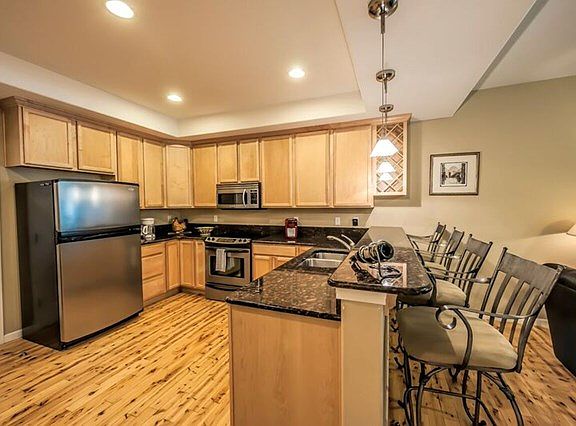 3rd image of 27 Eagan St