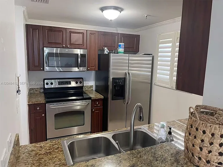 2600 SW 27th Ave #708 — Photo 12