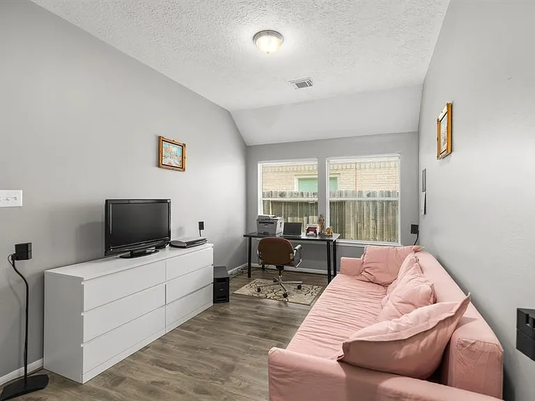 3827 Shady Breeze Dr — Photo 13