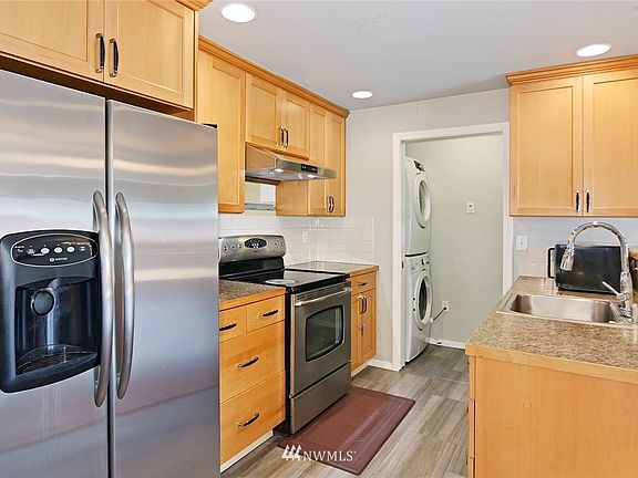 5th image of 15325 Sunwood Blvd APT B103