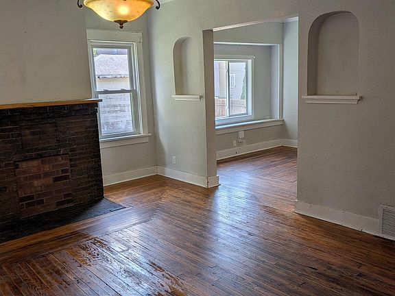 5th image of 118 Allen St