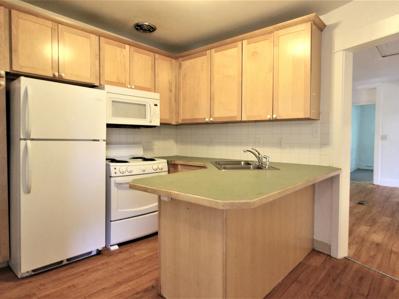 4 bed, 900 sqft, $6,000 — Photo 3