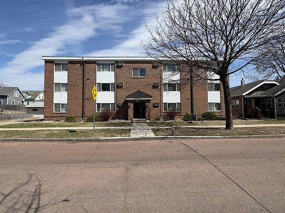 3rd image of 708 S Prairie Ave #2096f23bb