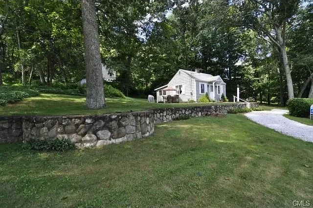 1 Pomperaug Rd — Photo 22