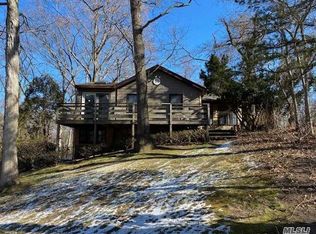 9 Eastview Dr, Miller Place, NY 11789