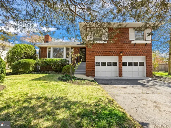 8321 Ashwood Dr, Alexandria, VA 22308