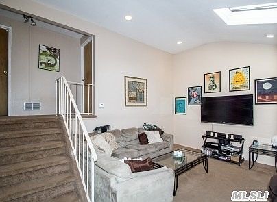5th image of 1202 Race Ave