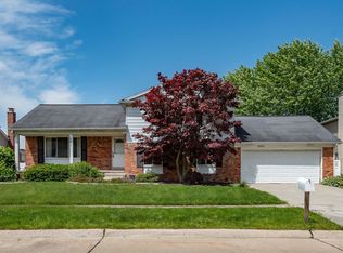 9884 Sharon St, Taylor, MI 48180