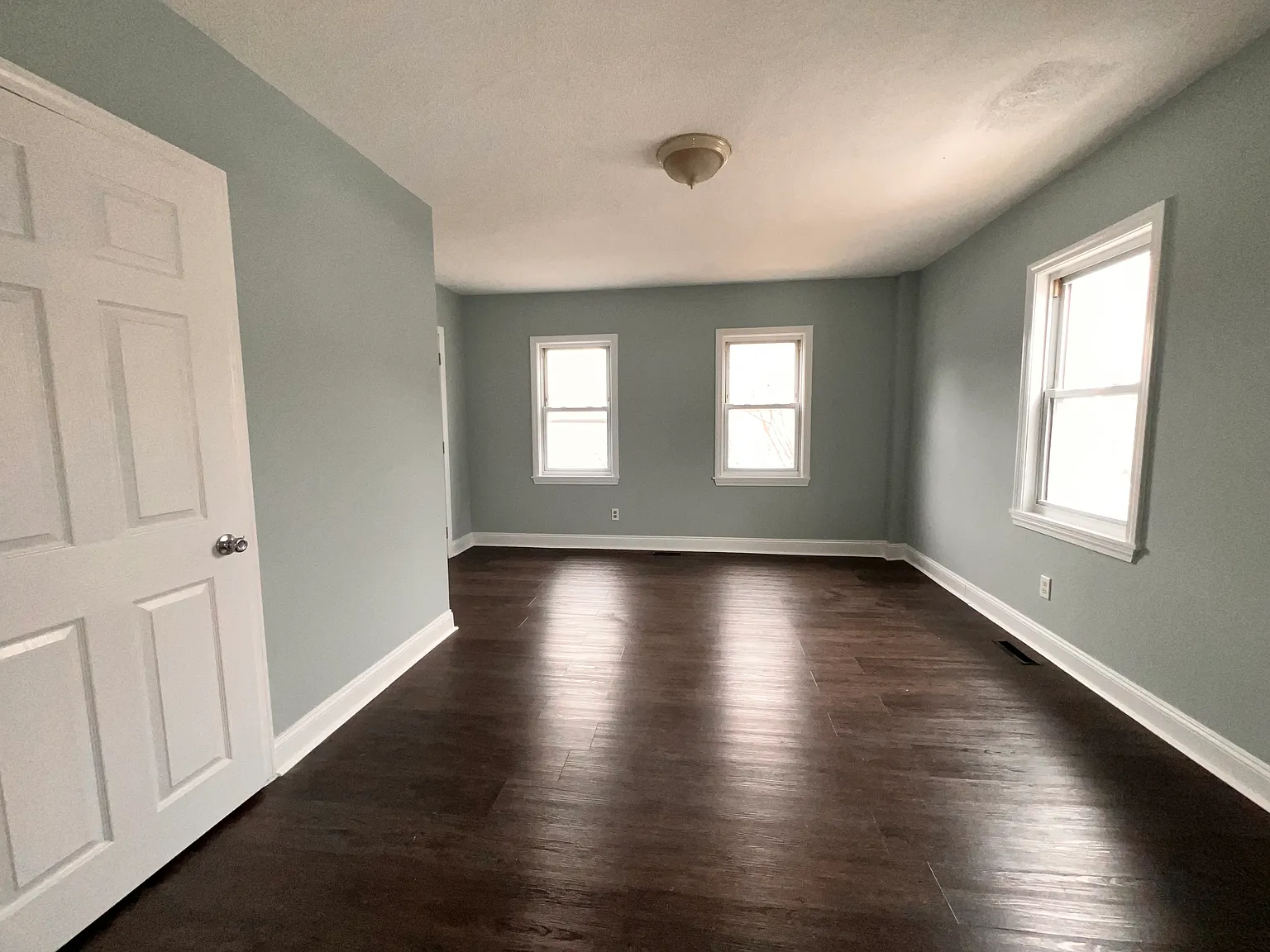 2 bed, 900 sqft, $2,300 — Photo 4