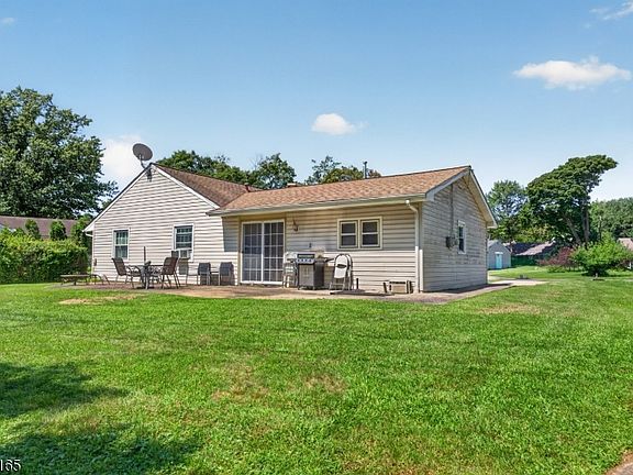 2nd image of 6 Meadowbrook Pl