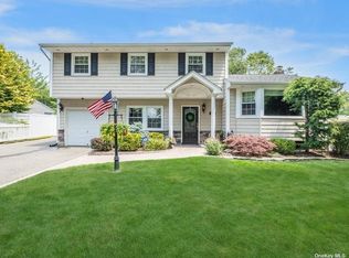 227 Woodlawn Ave, Dix Hills, NY 11746