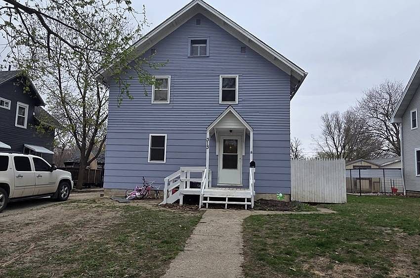 1st image of 313 S 11th St