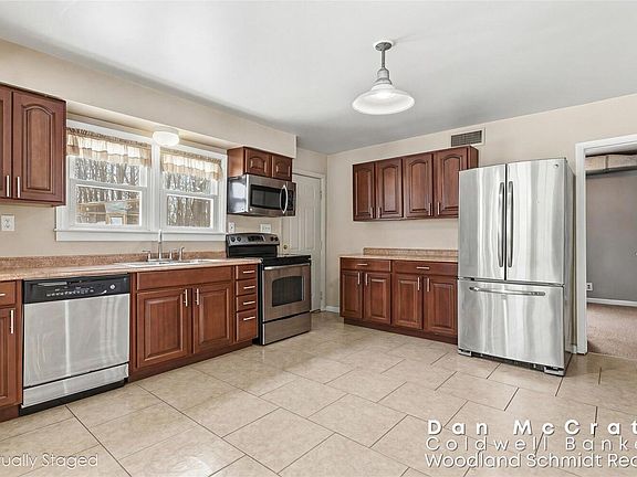 3rd image of 9811 N 28th St