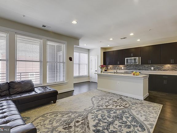 5th image of 2012 Potomac Ave #429