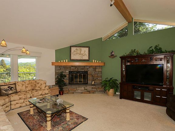 5th image of 18294 Chaparral Dr