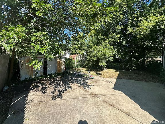 5th image of 23245 Stewart Ave