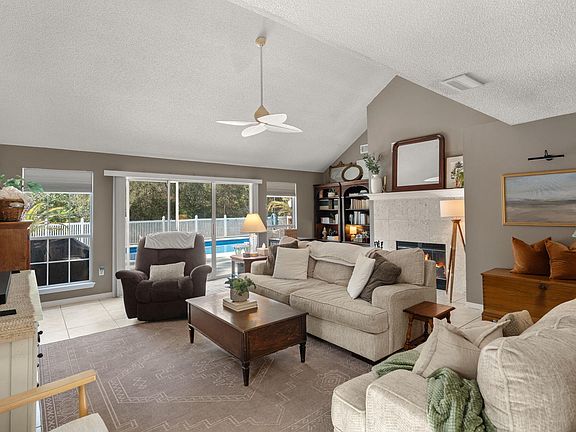 3rd image of 1706 Crestone Cv