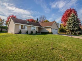W141N4929 Golden Fields Dr, Menomonee Falls, WI 53051