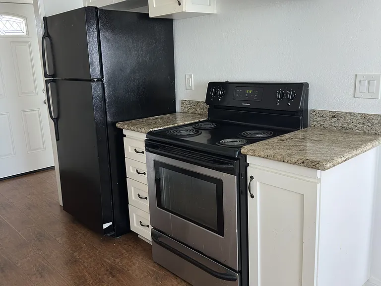 204 16th Pl #C — Photo 5