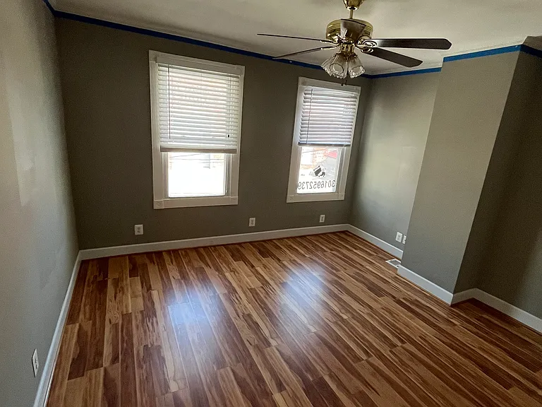 250 E 7th St — Photo 14