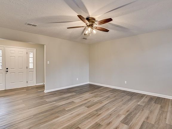 4th image of 338 Candlewood Dr