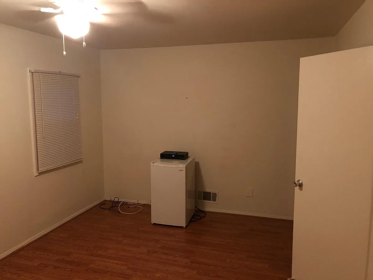Building Photo - 9083 Meadow Heights Rd #6