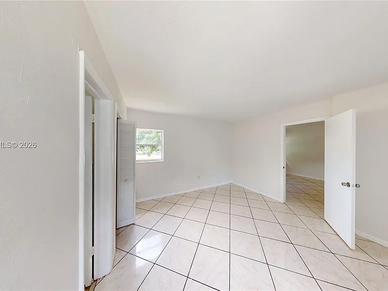 6811 SW 16th St — Photo 5