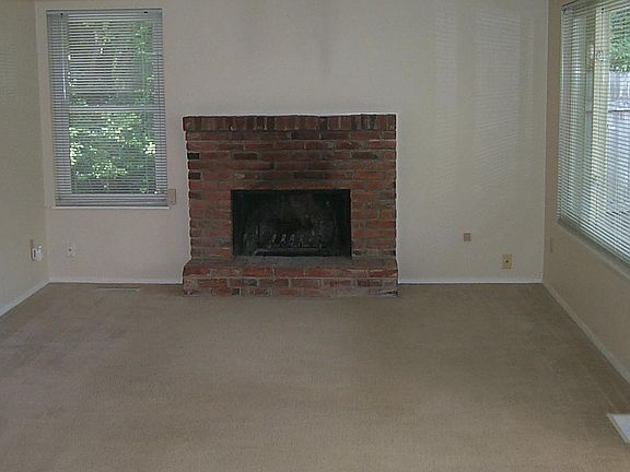 5th image of 10906 157th Ct NE