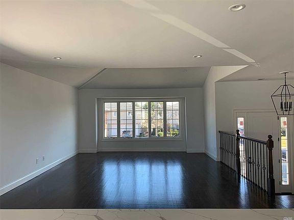 4th image of 2477 Harbor Ln