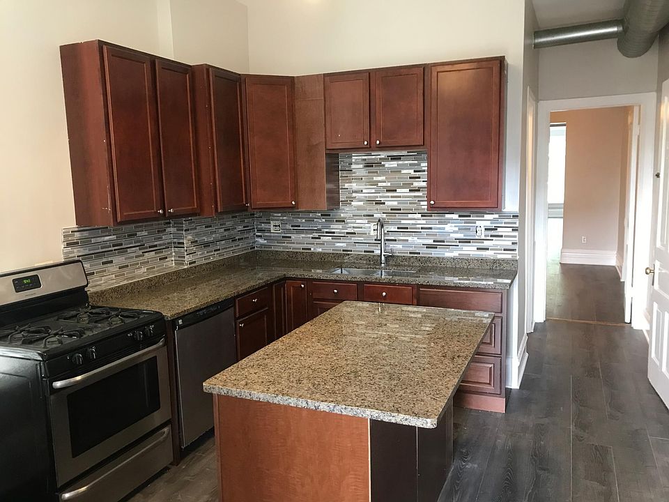 2nd image of 1415 N Wicker Park Ave #2