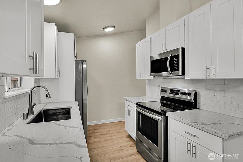4th image of 12408 82nd Avenue E