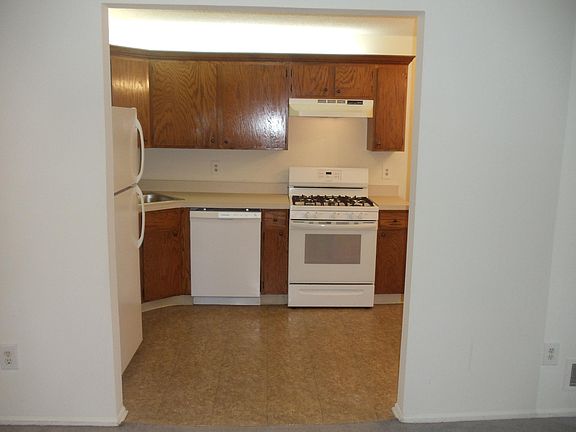 4th image of 142 Sussex Pl #1409