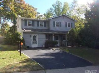 12 Magellan Ave, Kings Park, NY 11754