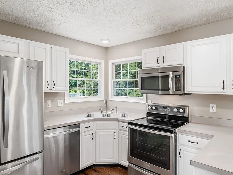 8446-1 Olenbrook Dr — Photo 17