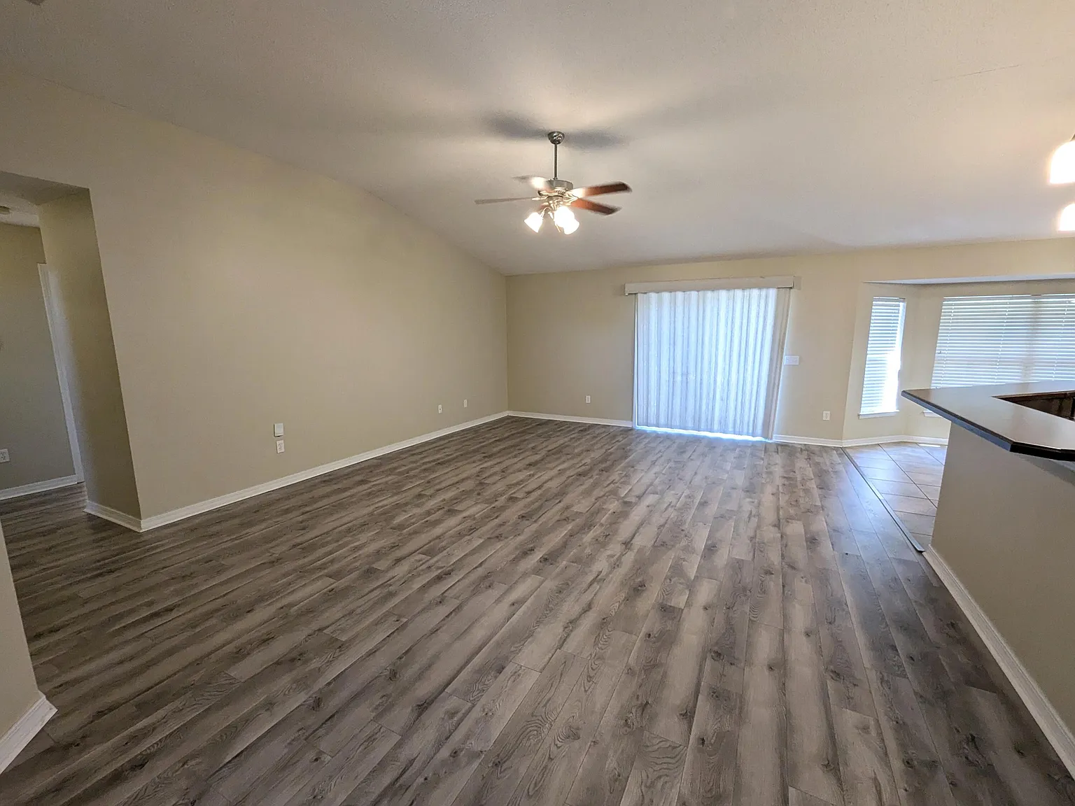 4 bed, 2.0 bath, 2393 sqft, $2,520 — Photo 3