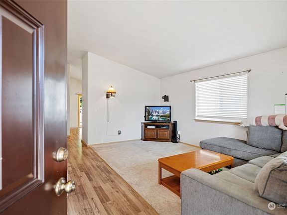 4th image of 2517 169th Street NE