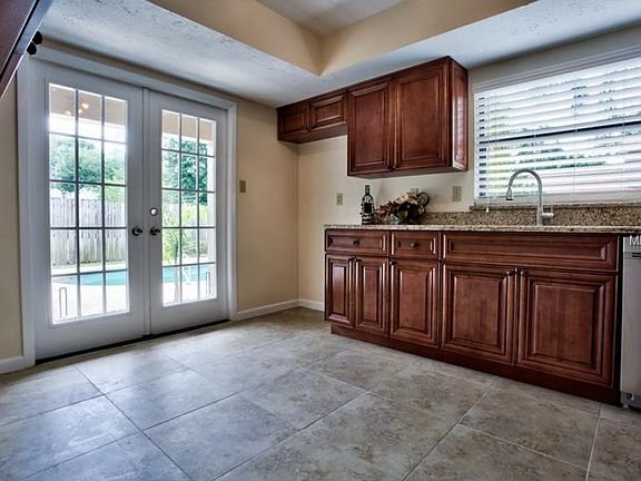 5th image of 15804 Wheatfield Pl