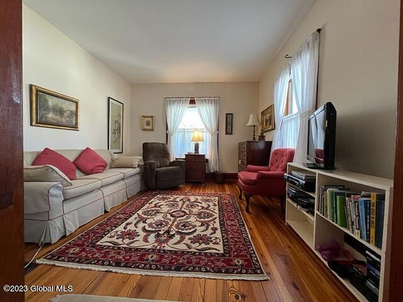 5th image of 121-123 Crandall Street