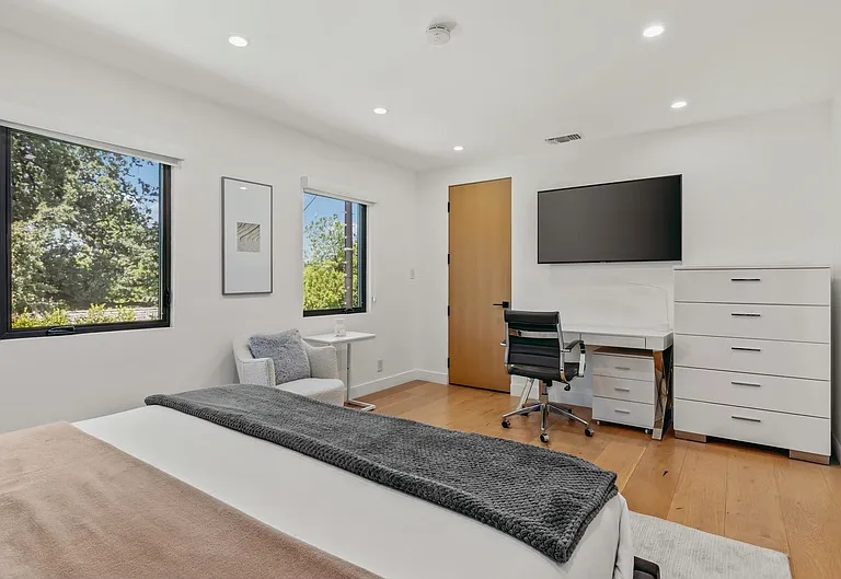 17045 Otsego St #1 — Photo 35