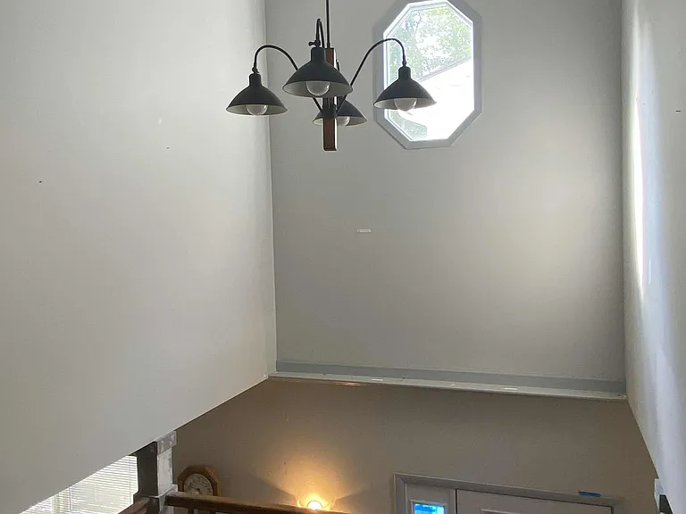 1045 Stonewood Dr — Photo 13