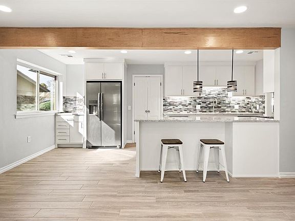 5th image of 604 Willow Ridge Pl